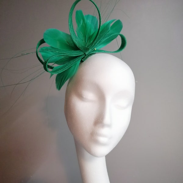 Simple new green fascinator, small wedding or race day fascinator on a clip. Fascinator for wedding guests small fascinator for the races