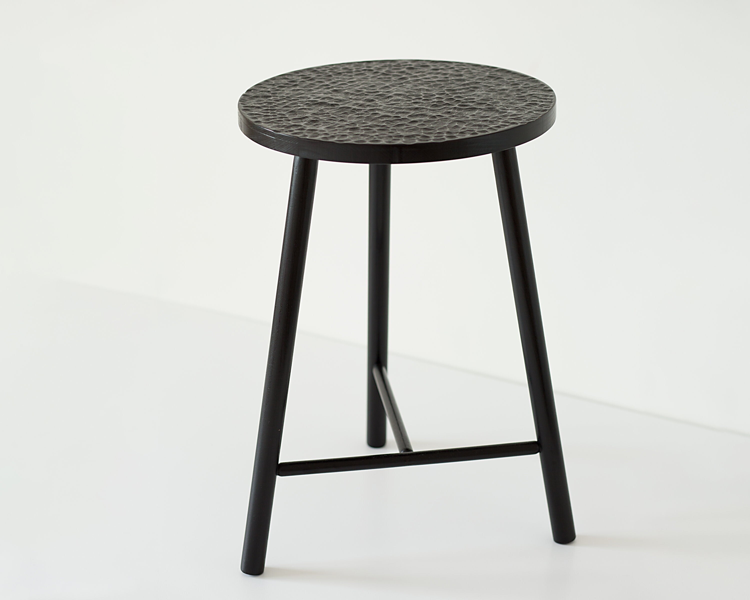 Round wood outlet accent stool