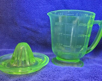 Uranium 4 Cup Measuring Jug and Reamer,  Juicer, 6" tall, 5.5 " opening
