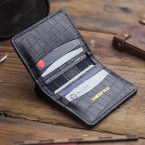 Cartera de hombre de piel curtida vegetal hecha a mano - El mejor regalo para él - Cartera premium para hombre - Cocodrilo negro