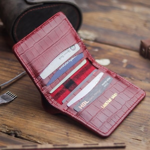 Cartera de hombre de piel curtida vegetal hecha a mano - El mejor regalo para él - Cartera premium para hombre - Cocodrilo burdeos