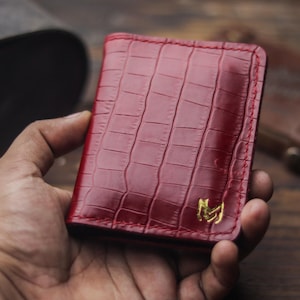 Tarjetero de piel curtida vegetal para hombre, hecho a mano - El mejor regalo para él - Cartera premium para hombre - Cocodrilo burdeos