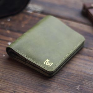 Cartera de hombre de piel curtida vegetal, hecha a mano - El mejor regalo para él - Cartera premium para hombre - Verde alga