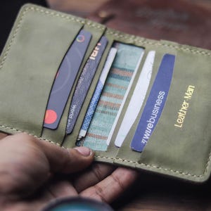 Tarjetero de piel curtida vegetal para hombre, hecho a mano - El mejor regalo para él - Cartera premium para hombre - Verde alga