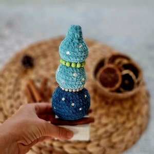 Árbol de Navidad de crochet, árbol de Navidad pequeño, decoración de mesa de árbol de Navidad, muñeca de árbol de Navidad, accesorios de casa de muñecas, árbol de Navidad de punto