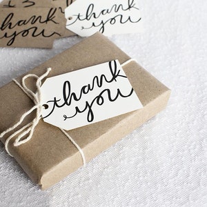 Etiquetas personalizadas, etiquetas colgantes de agradecimiento, etiquetas de marcado Kraft y blancas, etiquetas de precios, etiquetas de obsequios de boda personalizadas, etiquetas de exhibición para obsequios