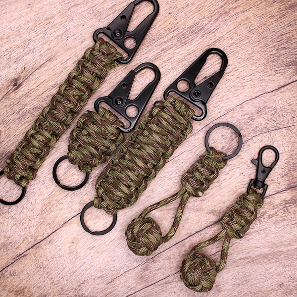 Llavero de paracord de camuflaje: estilos con mosquetón y puño de mono
