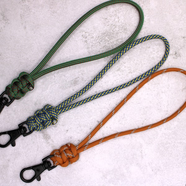 Paracord Wristlet, Wristlet, Paracord Keychain, Paracord Gift for Adventures, Outdoor Gifts