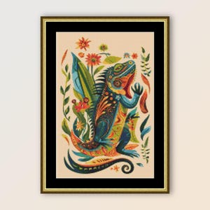 Könnte beinhalten: Ein farbenfrohes Kreuzstichmuster eines Leguans in leuchtenden Grün-, Blau- und Orangetönen. Der Leguan ist von Blumen und Blättern umgeben, die eine tropische Szene bilden.