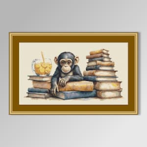 Puede incluir: Un chimpancé sentado en una pila de libros con un vaso de limonada. El chimpancé está mirando al espectador. Los libros están apilados en una pila y son de diferentes tamaños y colores.