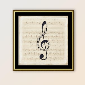 Op de afbeelding: Een ingelijst afdruk van een vioolsleutel gemaakt van pianotoetsen op een achtergrond van bladmuziek.