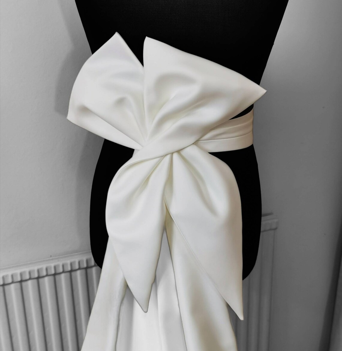 Ivory Floral Bow Train Case