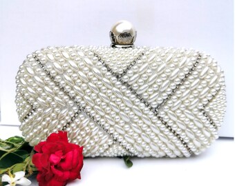 Beaded pearl clutch bag, Bridal Pearl Clutch Bag,  Detachable Silver Chain Strap, Women Vintage Beaded bag, Pearl wedding clutch, Bridal Bag