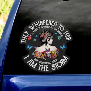 Ik ben de Storm Window Car Decal, ze fluisterden tegen haar, je kunt Storm niet weerstaan, Warrior Quote, Vrouwenrechten, Feminisme Decal voor auto