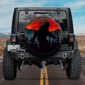 Housse de roue de secours Bigfoot Red Mountains, Housse de roue de secours Bigfoot Sasquatch, Housse de roue de secours Bigfoot Yeti Mountain Forest Scene pour camping-car