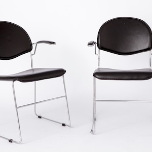 Pair of Vintage Cantilever Chairs | Chromed Metal Frame | Black Leather | Stackable | Good condition