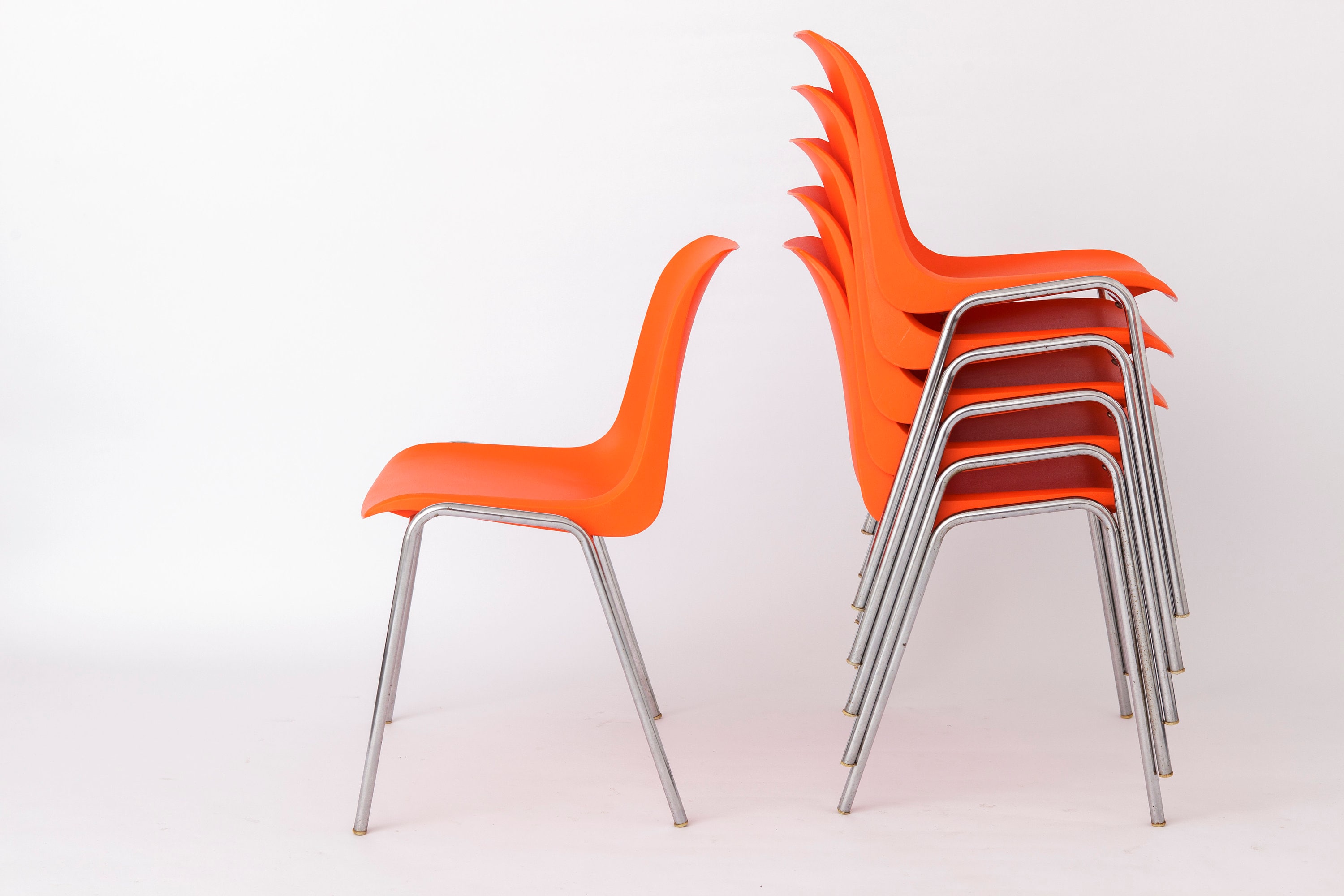 Set of 12 Vintage 1970s German Plastic Stacking Chairs – Retro Mid