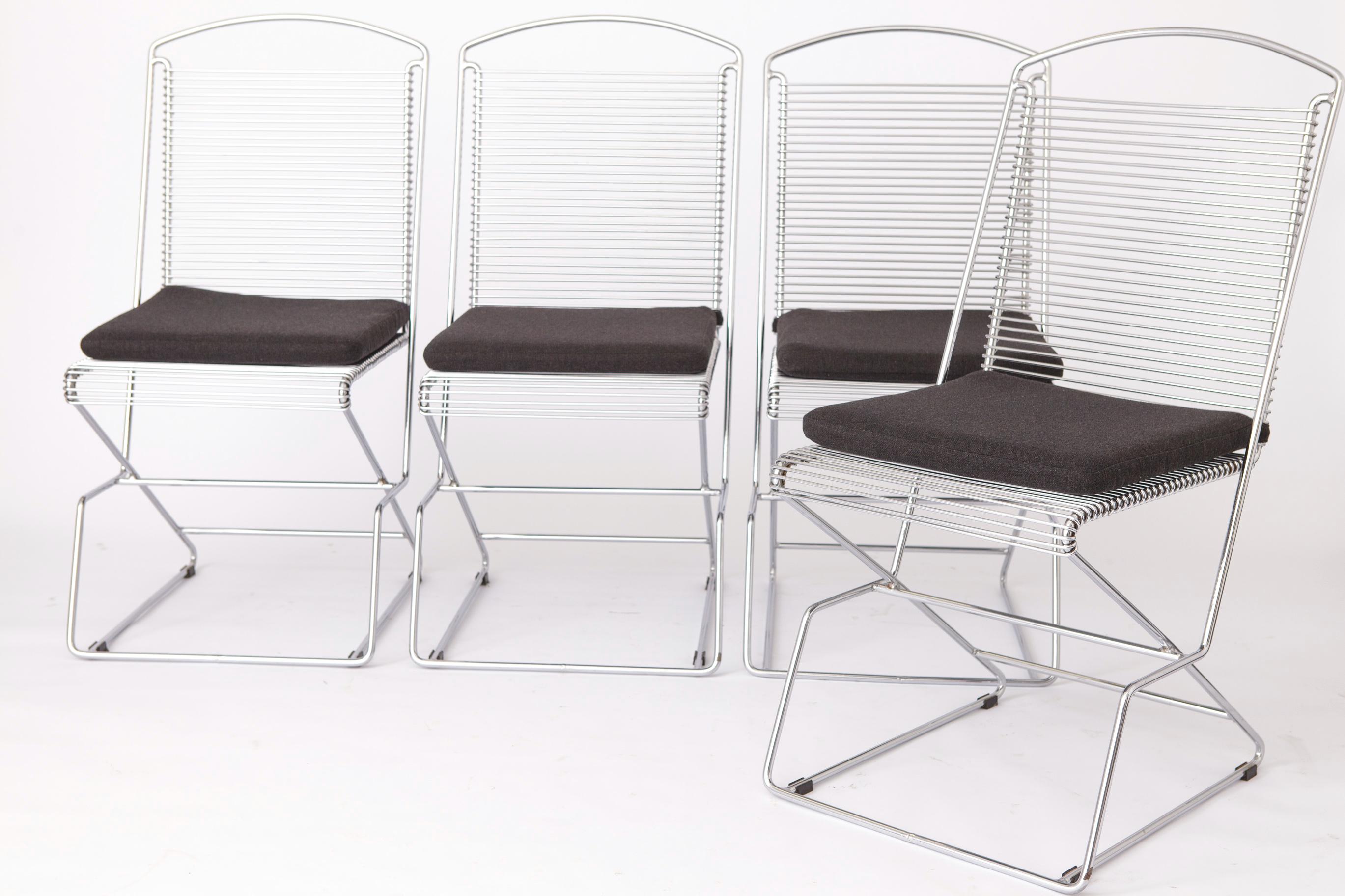 Set di 4 sedie uniche in metallo cromato di Till Behrens | Serie Kreuzschwinger anni '80 | Cuscini resistenti, grigio scuro | Spedizione assicurata