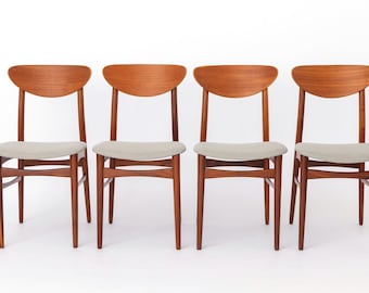 Conjunto de 4 cadeiras de jantar vintage dinamarquesas em teca, estilo escandinavo de meados do século XX (década de 1960), com assentos recentemente estofados em cinza claro. Fabricadas na Dinamarca.
