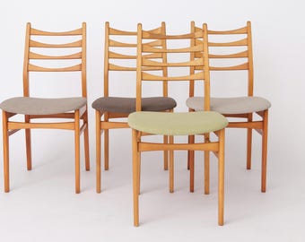 Set van 4 vintage eetkamerstoelen uit de jaren 70, Duitsland, beukenhouten stoelen, gerestaureerd en opnieuw bekleed, mid-century modern.