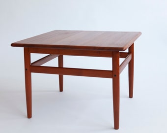 Vintage Mid-Century Teak Coffee Table by Grete Jalk – 1960s Danish Design, Elegant & Timeless