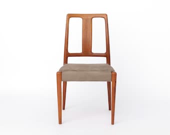 Set of 4 Vintage d-Scan Dining Chairs, Singapore 1960s, Danish Modern Mid Century Chairs, Newly Upholstered Hardwood Dining Chairs