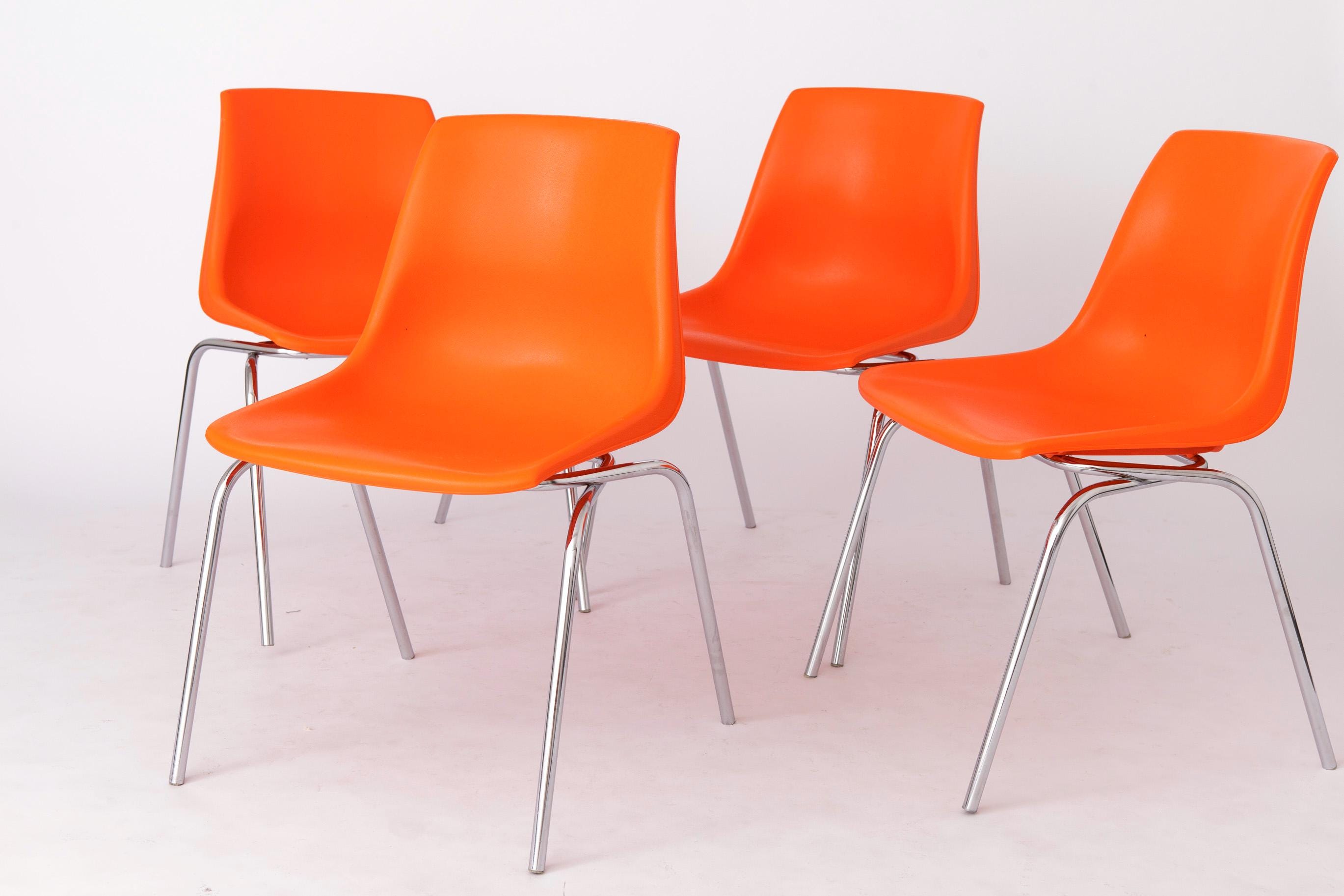 Set of 4 Vintage Plastic Chairs With Chrome Legs – Mid-century