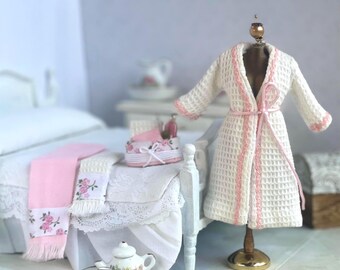 1:12 Scale Dollhouse Bathroom Set with Miniature Waffle Bathrobe, Towels, Slippers and Basket