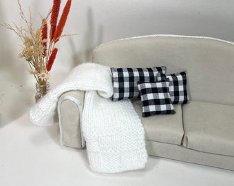 Dollhouse blanket, Woven blanket and cushions, Wool sofa blanket, White wool blanket, Grey woven blanket, Buffalo plaid cushion, 1/ 12 Scale
