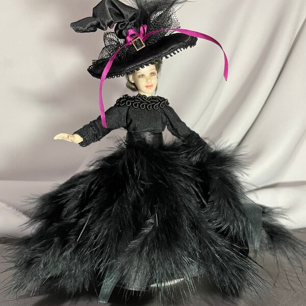 Vestido de bruja en miniatura, Traje de Halloween, muñeca bruja chic, Bruja en miniatura, Vestido negro de casa de muñecas, gorro de bruja