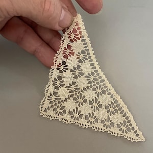 Miniature bobbin lace shawl, 1:12 Scale Handmade dollhouse accessory, Delicate tiny wrap for dolls or miniature display, Dollhouse clothes