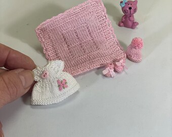 Set of miniature baby accessories. Dollshouse newborn clothes. Doll dress, crib blanket, bonnet and booties. Baby doll clothes  Layette1/12