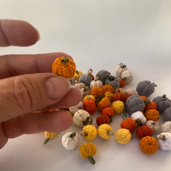 1 12 citrouilles pour maison de poupée, mini citrouilles d’automne, petites citrouilles au crochet, miniatures d’Halloween, citrouille Amigurumi