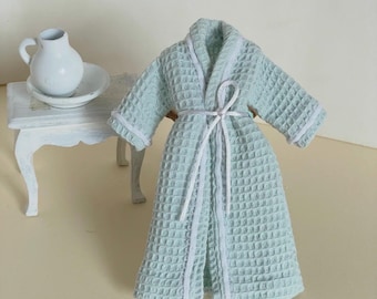 Accappatoio e pantofole in miniatura per casa delle bambole in scala 1:12 – Set spa fatto a mano, accappatoio a nido d'ape verde salvia