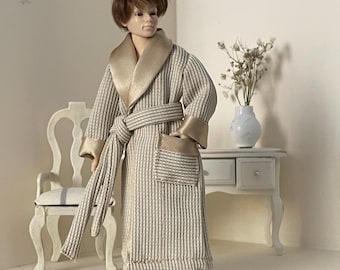 Giacca da fumo da uomo in miniatura - Abito in stile vittoriano in scala 1:12 per casa delle bambole, vestito maschile cucito a mano per bambola.
