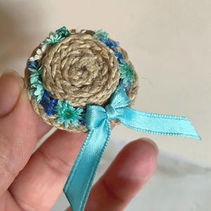 Handmade Miniature Straw Hat with Dried Flowers, 1:12 Dollhouse Spring Hat for Doll, Tiny Cottagecore Decor Accessory  for Miniature Scenes.