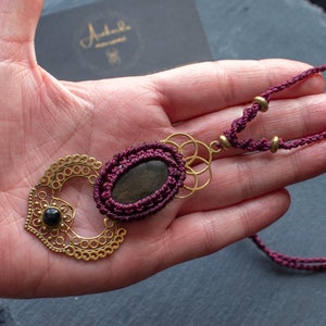 Spiritual Macrame Necklace for Boho Women – Protection Talisman with Gold Obsidian & Onyx | Sacred Geometry Jewelry | Unique Gift for Her