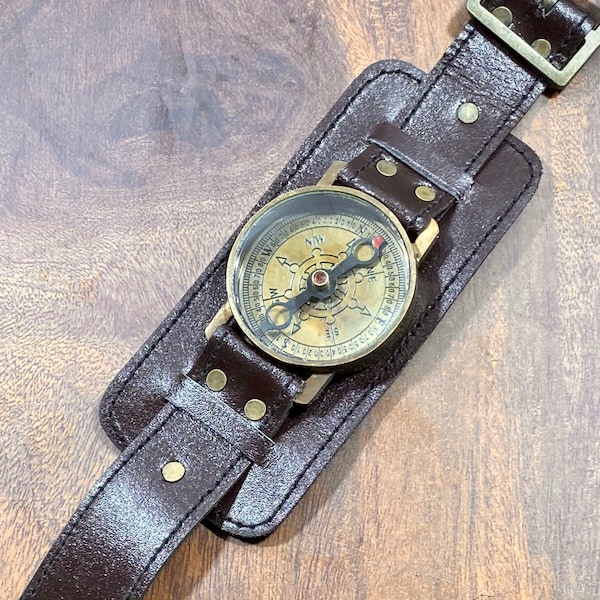 Reloj de pulsera Steampunk con correa de cuero y brújula de latón y cuero, ideal para aventuras, acampadas, regalos conmemorativos y aventuras.