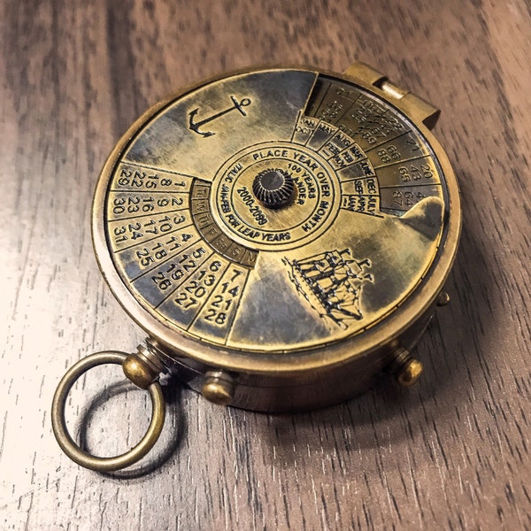 Personalisierte antike Vintage nautischen Kompass / 100 Jahre Kalender / individuelle Gravur / mit Lederetui Geschenk