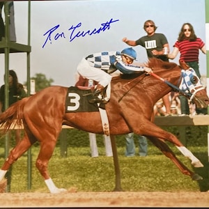 Secretariat photograph Preakness Stakes 1973 Triple Crown Champion signed Ron Turcotte autograph at the wire