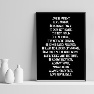 Citaatafdruk liefde is geduldig | Bijbelvers muurkunst | Inspirerende christelijke poster | Kleurrijke ingelijste print | Huwelijkscadeau Woondecoratie