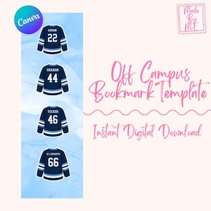 Könnte beinhalten: Eine digitale Lesezeichenvorlage mit vier marineblauen Hockeytrikots mit weißen und hellblauen Akzenten. Jedes Trikot zeigt einen anderen Namen und eine andere Nummer. Der Text "Off Campus Bookmark Template" und "Instant Digital Download" sind ebenfalls sichtbar.