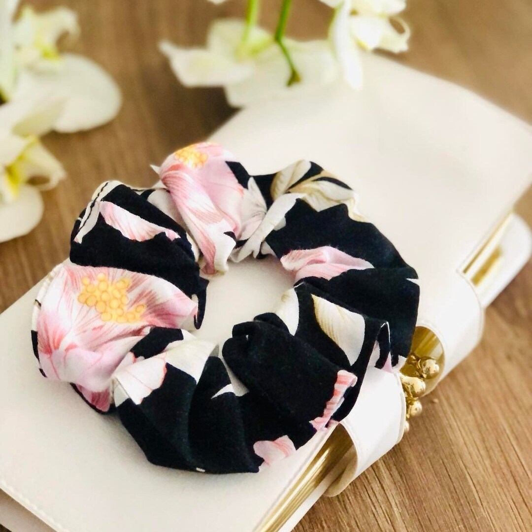 SCRUNCHIE FLOWERS OF NEPTUNE main image 1