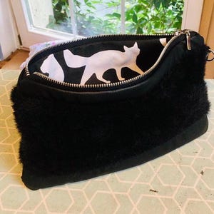 Beauty case chic fatto a mano in nero - pelliccia sintetica ed ecopelle - elegante beauty case