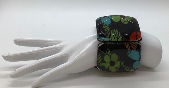 Vintage Wide Lucite Stretch Floral Fabric Cuff Br… - image 3