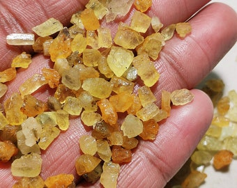 20 gramos de aguamarina amarilla en bruto: cristales de berilo heliodoro