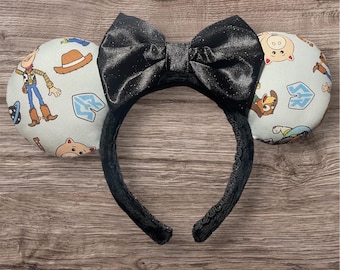 Orejas de Minnie Mouse con temática de Toy Story, orejas de Mickey, Buzz Lightyear, Woody.