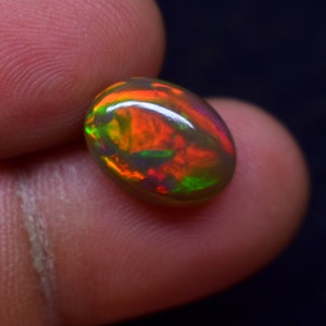 2.60 Cts Ethiopian Opal Cabochon: Colorful Oval Welo Opal Gemstone (12.9X9.4X4.3 MM)