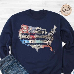 Retro USA Map Sweatshirt: Distressed American Flag Hoodie