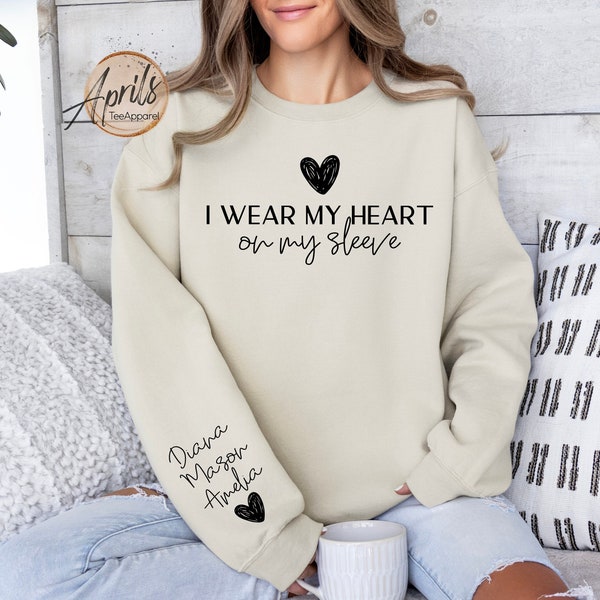 Sweat-shirt personnalisé Je porte mon coeur sur la manche, chemise avec noms sur la manche, sweat à capuche coeur, cadeau personnalisé pour la fête des mères, chemise grand-mère, cadeau maman